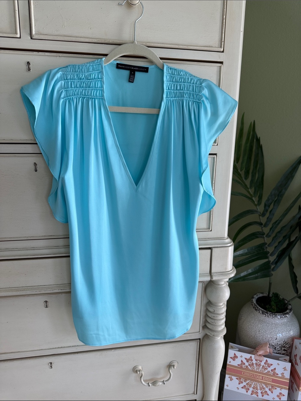 White House Black Market Light Blue V-Neck Ruffle Sleeve Blouse size S